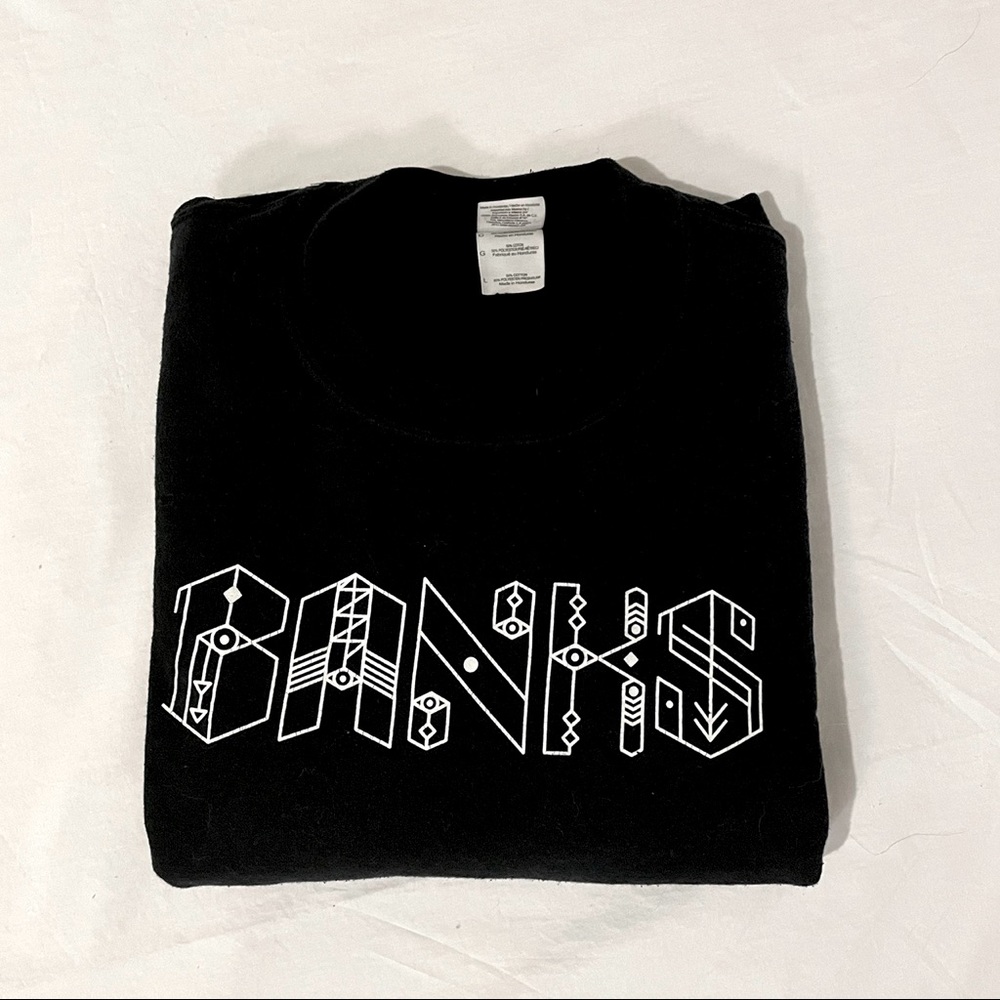 BANKS singer band sweatshirt / graphic tee